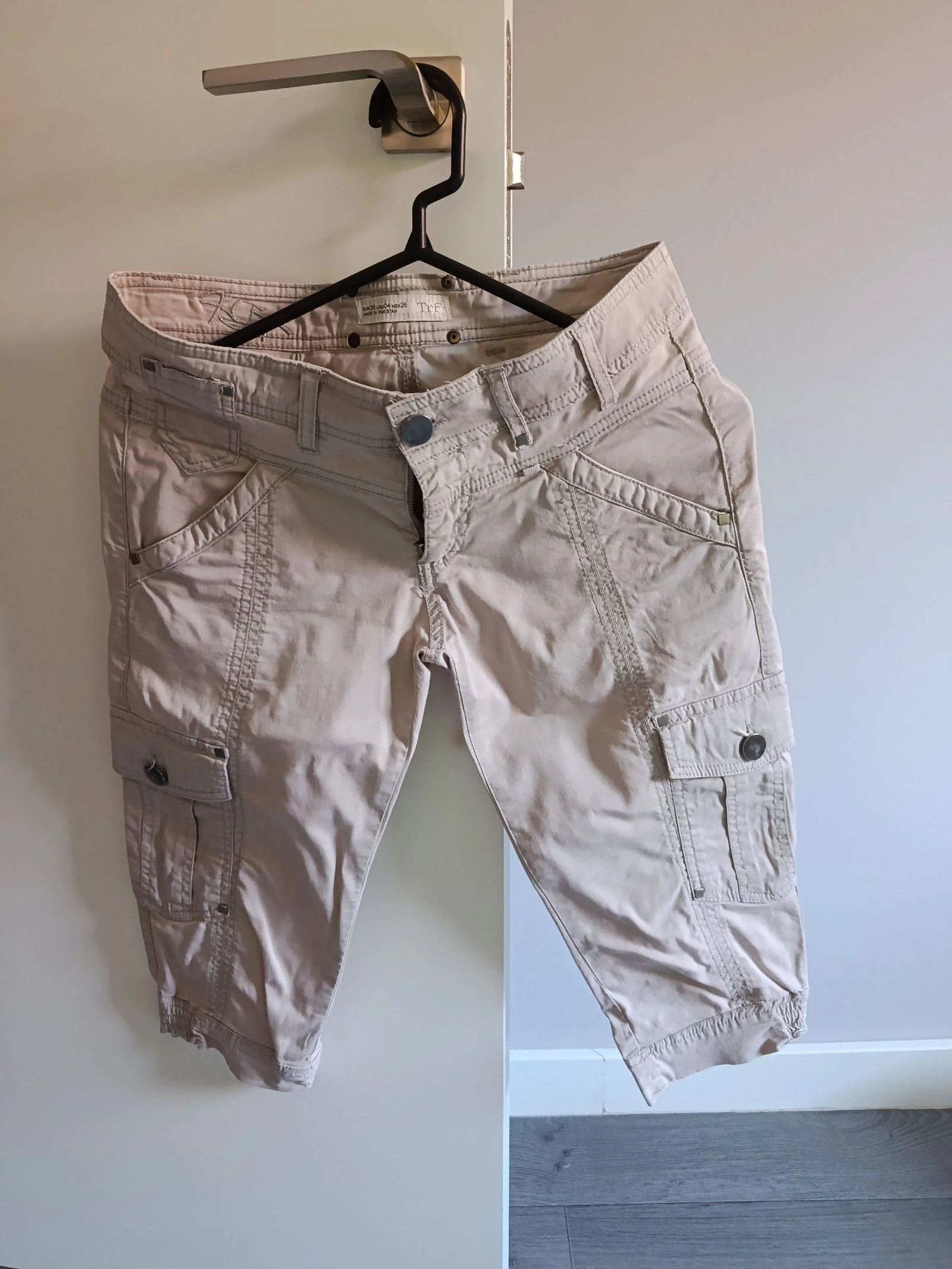 Pantalón mujer hasta la rodilla. Talla 36.